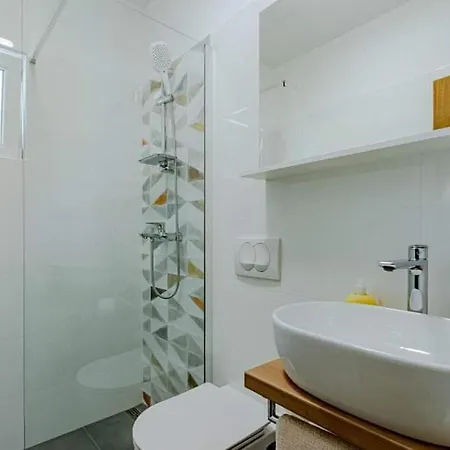 Апартаменты Beachfront Tempera With Seaview Blato (Korcula)